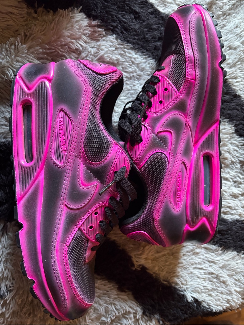 Nike men’s Air Max Sneakers in Neon Pink and Black size 10 - Picture 5 of 7